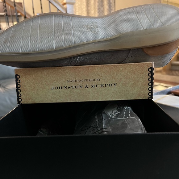 Men’s Johnston & Murphy ELLSBURY Wingtip Gray Suede/Tan Shoes. - Picture 3 of 3